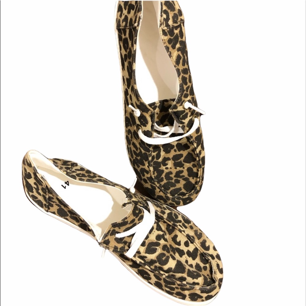 NWOT- Brand New Leopard Sneakers size 9